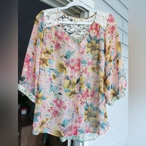 Fig & Flower Floral Artsy Bohemian Plus Blouse